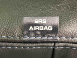 車両側方からの衝撃を緩和するSRSサイドエアバッグ(運転席/助手席)に加えて,SRSカーテンシールドエアバックも標準装備