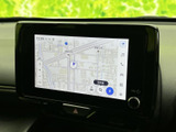 運転席からの操作がしやすい位置に配置されたナビ・オーディオ。快適なドライブをサポートする多機能装備が充実しています。