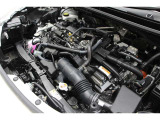 エンジンルームの樹脂部分は丁寧に磨いてツヤをだしています。当社の中古車のエンジンルームクリーニングはとても自信があります★