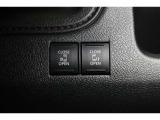 両側電動スライドドアはドアの直接操作以外にも運転席からのスイッチ操作やリモコン操作でも開閉が可能!狭い駐車場などでもドアの開閉が楽々・安心ですね!