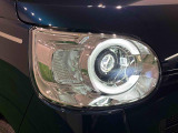 対象物が見やすく白く明るい光で夜間走行をサポートする,ハンドル操作や「R」シフトに連動するサイドビューランプ付きフルLEDヘッドランプ(クリアランスランプ・オートレベリング機能付)を搭載