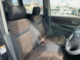 運転席まわりには十分なスペースがあり、大柄な方でもゆったり運転していただける環境です。