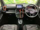 運転席まわりは各表示や画面が目に入りやすく、前方の視界も広々としています。シートには柄入りの生地を採用し、運転席と助手席で統一感のある室内に。毎日の移動も落ち着いて過ごせる空間です。