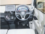 【運転席からの視界】実際に乗るとこんな感じの視界です。十分に広い視界を確保しています。