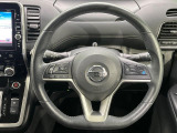 インテリアに合わせたデザインのステアリングは、運転される方のことも考え、運転しやすい形状、大きさです。是非一度、実際に触ってお確かめください。