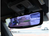 『1台』のお車に対して、3名体制で日々議論を重ね仕入れを行っております。