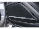 Bang & Olufsen 3Dサウンドシステムを搭載。16スピーカーが立体的な音場を作り出し、ハイトスピーカーによる包み込まれるような臨場感を楽しめます。移動時間が特別な時間に変わります。