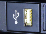 USB端子を装備しております。