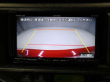 バックモニター装着車は後退時の強い味方です♪車庫入れや縦列駐車の際、後退操作の参考になるガイドラインをナビ画面に表示します。