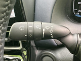 雨天時でもクリアな視界を確保できるワイパーレバーです。様々な運転状況に対応し、快適なドライブをサポートします。