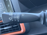 雨天時でもクリアな視界を確保できるワイパーレバー。操作も簡単で、安全な運転をサポートします。