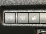 パワーバックドア開閉スイッチ・ODO/TRIPスイッチ・ステアリングヒータースイッチが付いています。