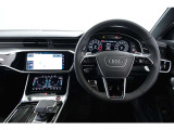RSスポーツエキゾーストシステムを装備。V8ツインターボの鼓動をより鮮明に伝え、始動時から心躍るサウンドを楽しめます。ドライブモードに応じて表情が変わる音色も、この仕様ならではの魅力です。