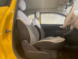 使用感の少ない運転席。走行距離12,000kmのコンディションの良さが感じられます。ミモザ専用のチェック柄シートを採用。限定車ならではの特別感を演出しています。