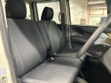 運転席まわりには十分なスペースがあり、大柄な方でもゆったり運転していただける環境です。