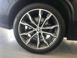 BMW純正アルミホイールです。納車時にはアルミホイールコーティングも承っております!是非ご検討下さいませ。