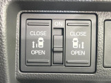 【両側パワースライドドア】スマートキーや運転席のスイッチで後席両側スライドドアの開閉が可能♪電動だから力を入れてドアを開ける必要が無く、小さなお子様でも簡単に開け閉めでき快適です♪