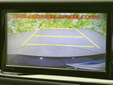 後方の様子と目安となるガイド線を画面で確認でき、駐車時の周囲確認をサポートします。車庫入れや狭い場所での切り返しにも役立つ、日常使いにうれしい装備です。