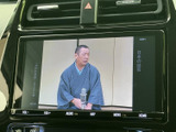 停車中にテレビや動画をお楽しみいただける機能。長距離移動の休憩時などに、リラックスした時間をお過ごしいただけます。