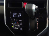 車内を快適に、オートエアコンを装備しています。