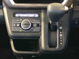 温度を設定すれば、自動で車内の温度管理をしてくれる優れものです♪ATミッションで運転楽々