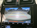 後方確認をサポートするモニター画面。駐車時の安全性を高めます。カラフルなガイドラインで、よりスムーズな駐車操作が可能です。