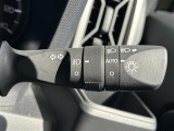 【オートライト(AUTO)】外の明るさをシステムが感知して、自動でヘッドライトが点灯します。ヘッドライトをつけ忘れを防ぐ便利機能です。