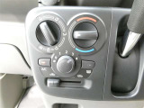 各操作スイッチは使いやすい位置に配置されてます。