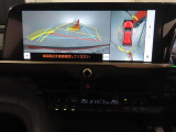 後方の見える安心をお届けするバックガイドモニター付:バックするときのアシストラインもあって楽々バック!車庫入れや縦列駐車をサポートし、苦手な駐車も安心です!今やもう手放せない装備ですネ♪