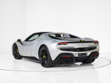 外装色には、2レイヤーのスペシャルペイント「Grigio Abu Dhabi(グリジオ・アブダビ)」を採用しています。