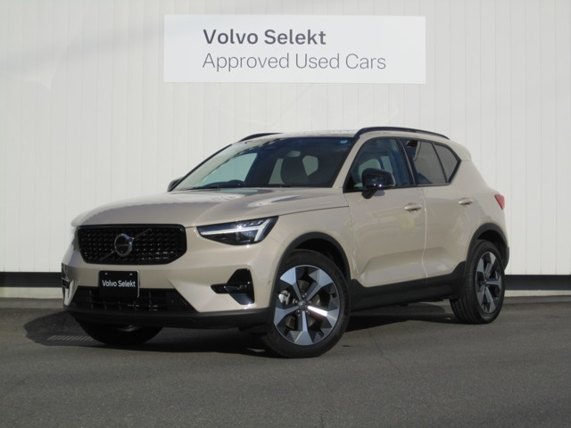 XC40 ウルトラ B4 AWD ダーク エディション サンドデューン 4WD 