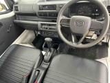 運転のしやすさを最優先に設計された見晴らしの良いデザインです。車両間隔が掴みやすく狭い道でも安心!