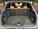 普段のお買い物や通勤、送迎等に十分な荷室スペースを確保しております。セカンドシートを倒すと、大きな荷物の積載も可能です♪