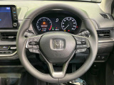 【純正革巻きステアリング】上質な革を使用することで、手にしっかり馴染みとても運転しやすいハンドルです♪