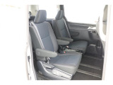 ■車内クリーニング■専門スタッフが見えないところまで徹底洗浄!車内のニオイもリフレッシュ!目に見えないところまで美しくがモットーです。だから、当店の中古車は内装にも自信があります!