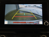 バックガイドモニターで、後方を確認しながら安心して駐車することができます。運転初心者も熟練者も必須の機能ですよ!