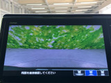 後方の状況を画面で確認できるバックモニターです。狭い場所での運転や駐車も安心。安全な運転をサポートする頼もしい機能です。