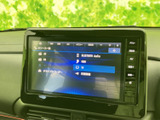 Bluetooth AudioやHDMIなど、複数の音源が画面に並び、使いたい項目を選びやすい構成です。お好みの音楽や接続機器に合わせて切り替えられます。