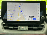 直感的に操作できるナビゲーションシステムです。目的地設定も簡単で、スムーズな移動をサポートします。