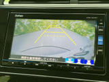 後方の状況を安全に確認できるモニターが搭載されています。狭い道や駐車時も、より安心な運転をサポートします。