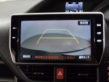 バックガイドモニターで、後方を確認しながら安心して駐車することができます。運転初心者も熟練者も必須の機能ですよ!