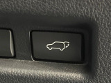 【パワーバックドア】スマートキーや運転席のボタンを押すだけでリアゲートが自動で開閉します!荷物を持っている時や、高い位置にあるバックドアを閉める際に便利な機能です♪