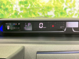 運転席前方に情報がまとまり、走行中も必要な表示を確認しやすいレイアウトです。速度やシフト位置などをひと目で把握しやすく、日々の運転を支えてくれます。