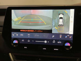 レクサスのお車はすべてバックモニターを標準装備。駐車時のご不安を解消する、パノラミックビューモニターも装備しています。