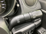 操作しやすいウインカーレバーは、スムーズな車線変更をサポートします。直感的に操作できるので、運転に集中できます。