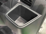 運転席ドリンクホルダー付いてます