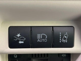 【プリクラッシュセーフティ】前方の車両等を検知し、衝突しそうな時は警報で注意を促し、ブレーキを踏む力をサポート。ブレーキを踏めなかった場合は衝突被害軽減ブレーキが作動、衝突回避をサポートします。