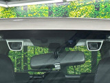 【アイサイトVer2】前方の車両等を検知し、衝突しそうな時は警報で注意を促し、ブレーキを踏む力をサポート。ブレーキを踏めなかった場合は衝突被害軽減ブレーキが作動、衝突回避をサポートします。