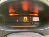 速度や各種表示をまとめて確認できるメーターパネルです。運転席から必要な情報を把握しやすく、日々の移動でも確認しやすい配置となっています。