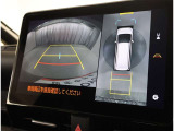 パノラミックビューモニター付きです。車両を上から見たような映像をディスプレイオーディオ画面に表示。運転席からの目視だけでは見にくい、車両周辺の状況をリアルタイムでしっかり確認できます。